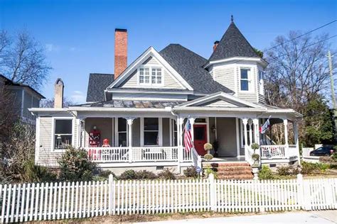 11 Best Neighborhoods in Raleigh to Call Home (inside the beltline).